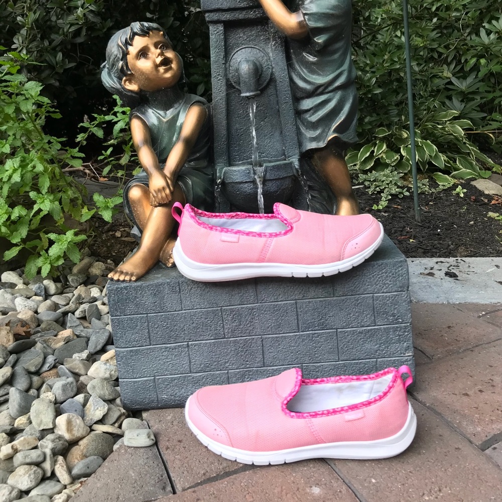 Reebok Walk Ahead Slipon Sneakers. Pink. Size 7.